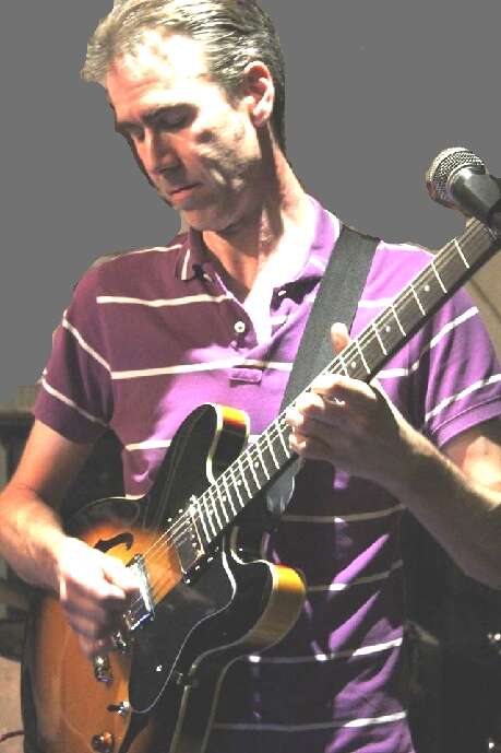 Sunday Anchor Acoustic Session with Russ Kearton